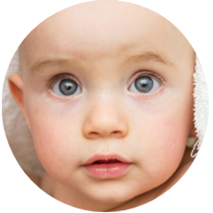 Babygesicht mit blauen Augen